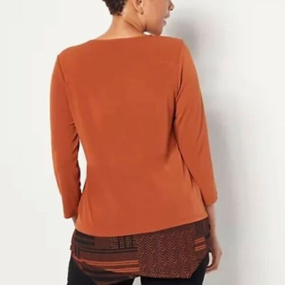 Susan Graver Textured Liquid Knit Printed Hem Tunic Top - Picture 2 of 3